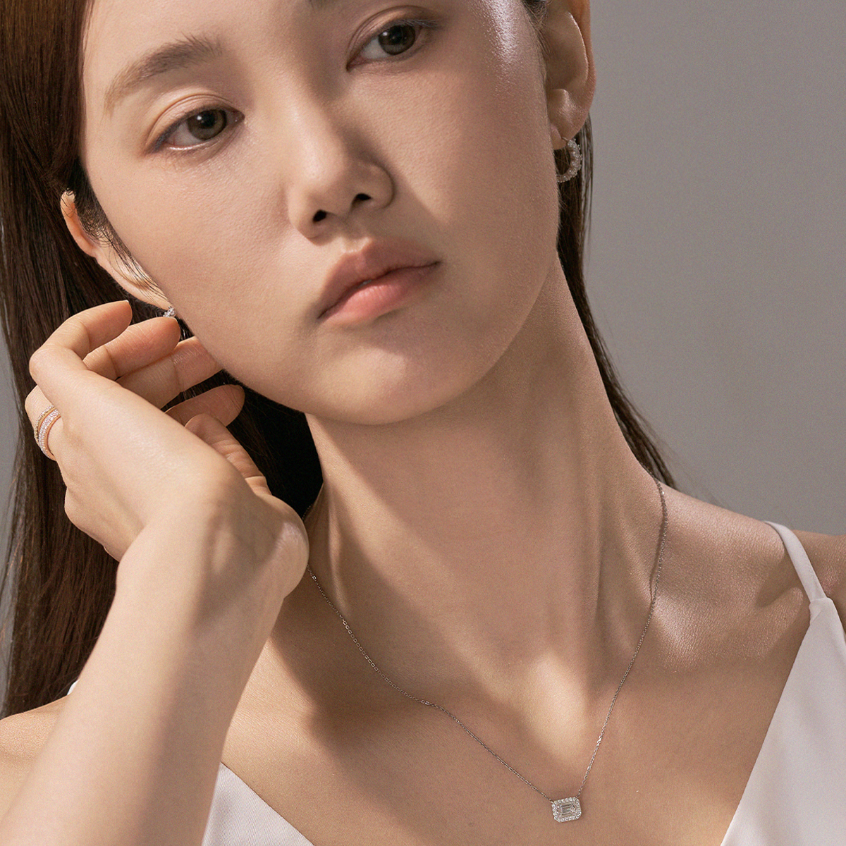 랩다이아몬드 에메랄드컷 시크릿 헤일로 목걸이